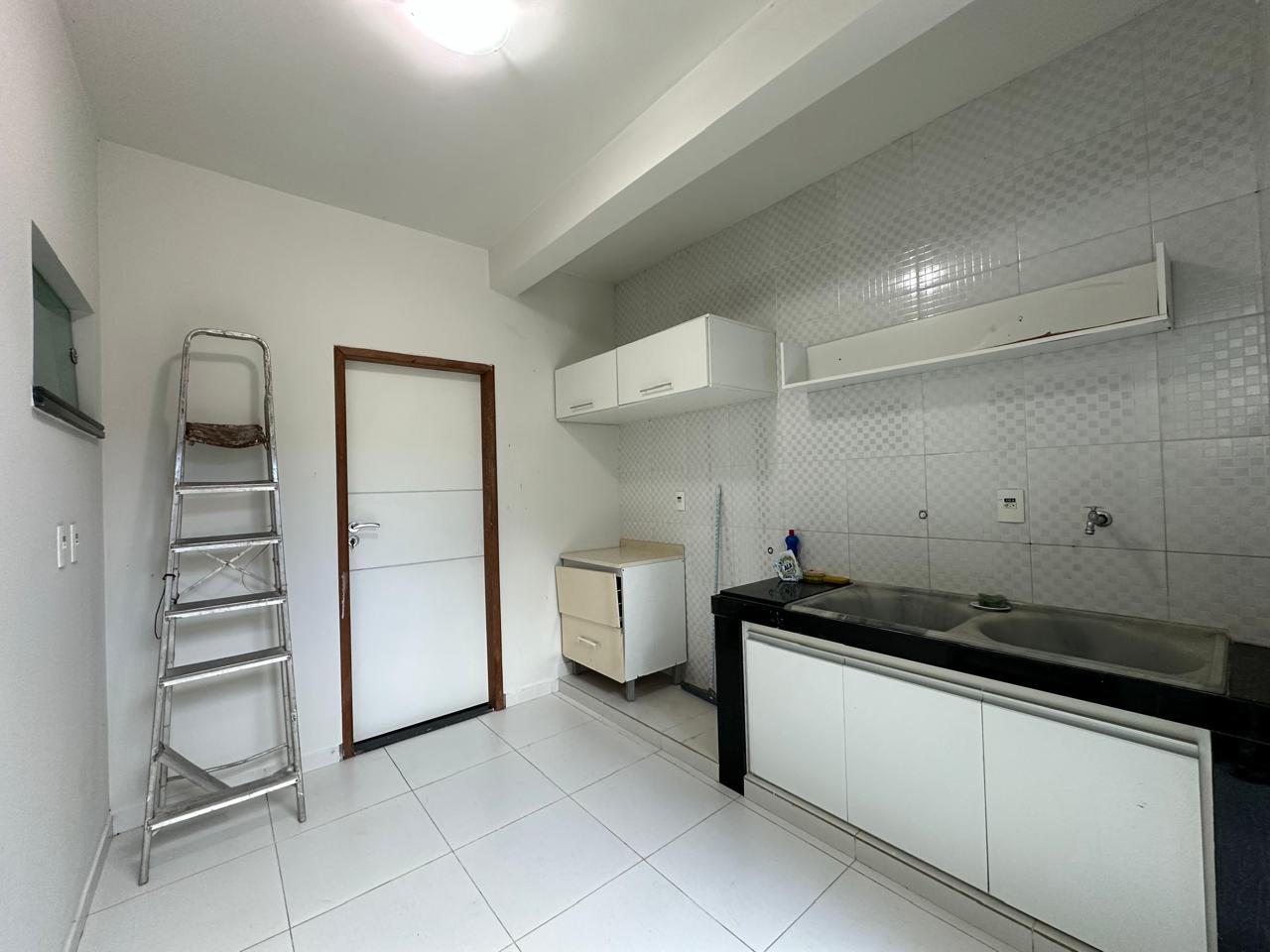 Vende Casa Ampla no Condomínio Jardins de Eunápolis