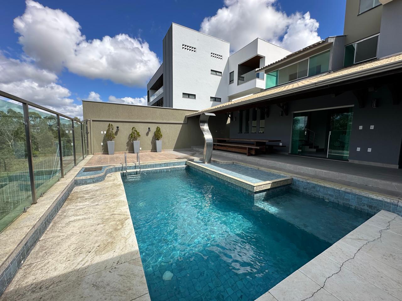 Vende Casa Ampla no Condomínio Jardins de Eunápolis