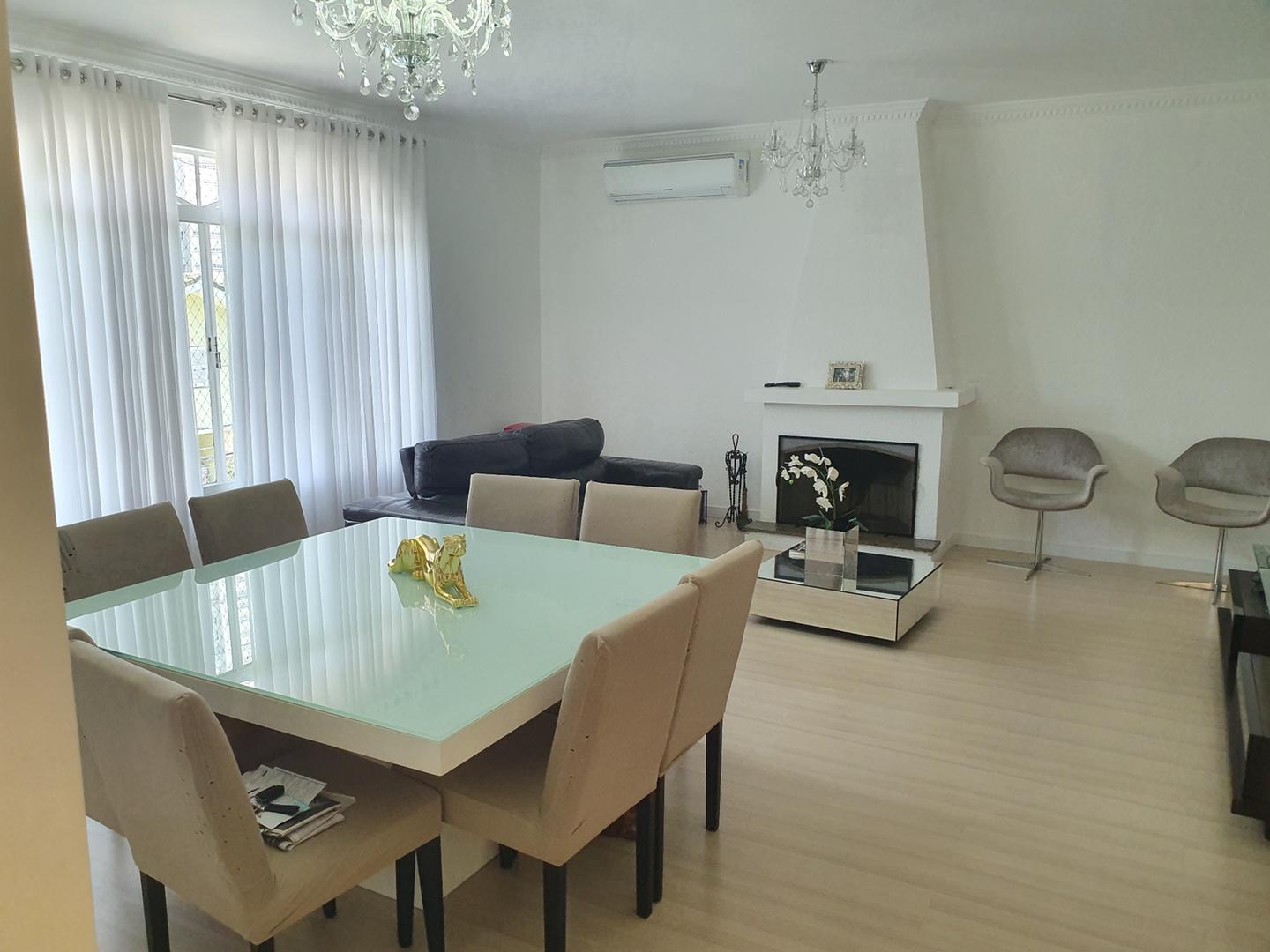 Casa em Condomínio de Alphaville de 250m²