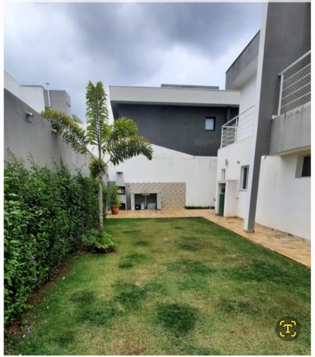 Casa em Condomínio de Alphaville com 217m²