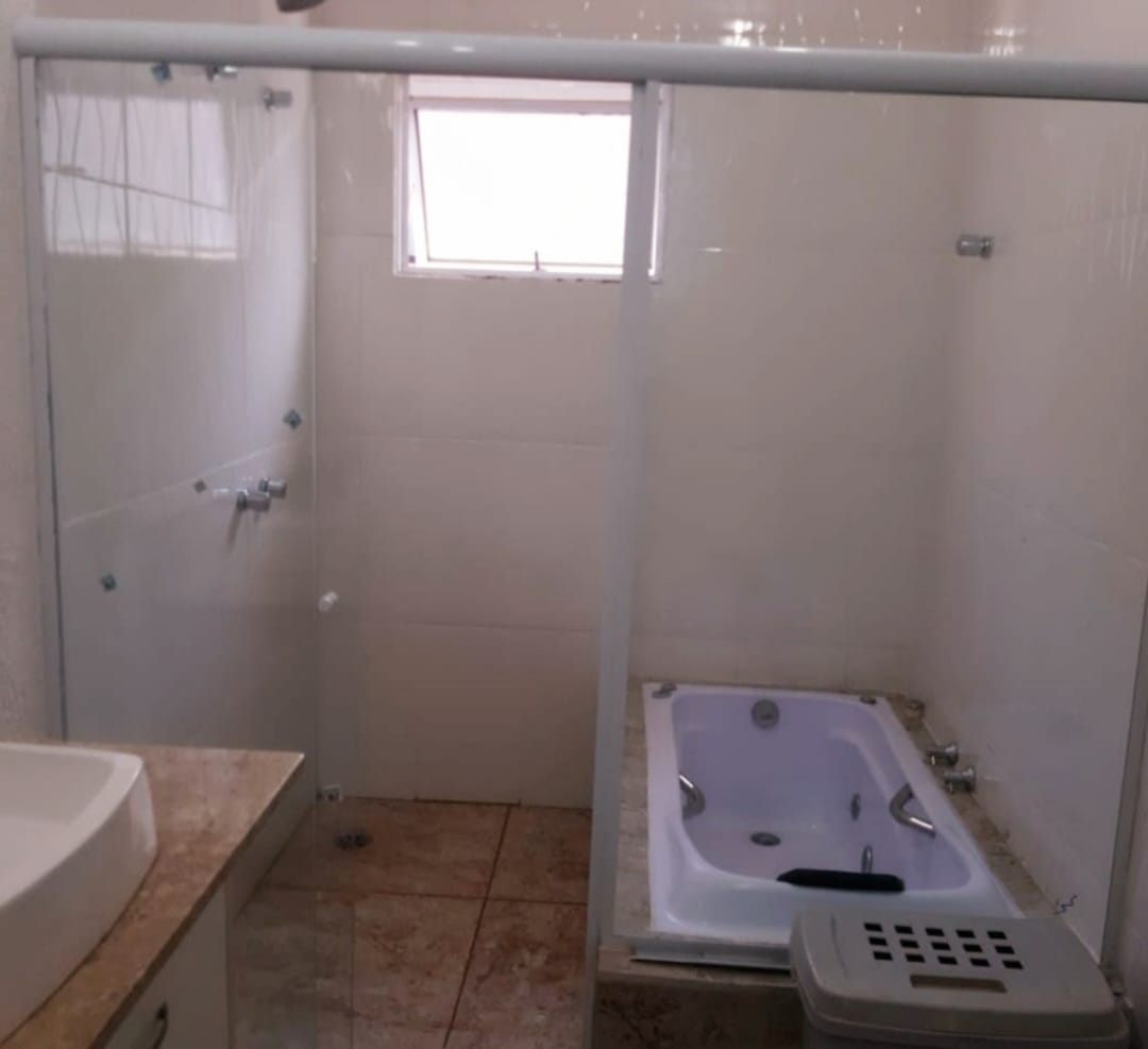 Casa em Condomínio de Alphaville com 217m²