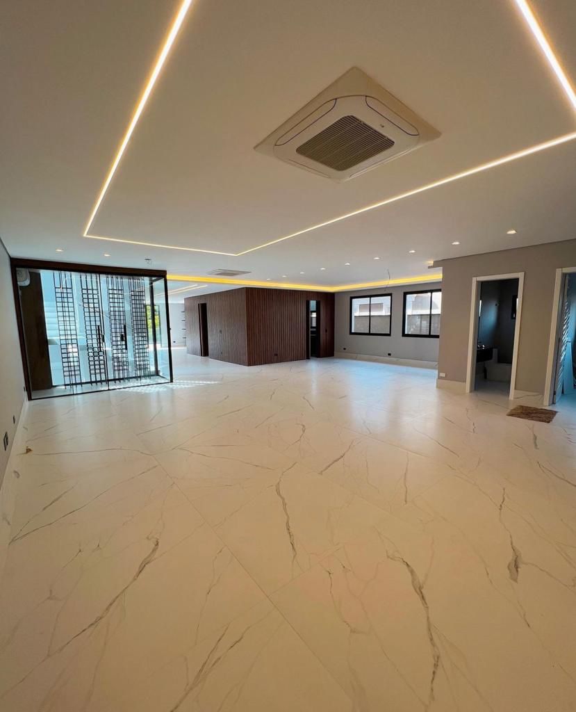Casa em Condomínio de Alphaville com 720m²
