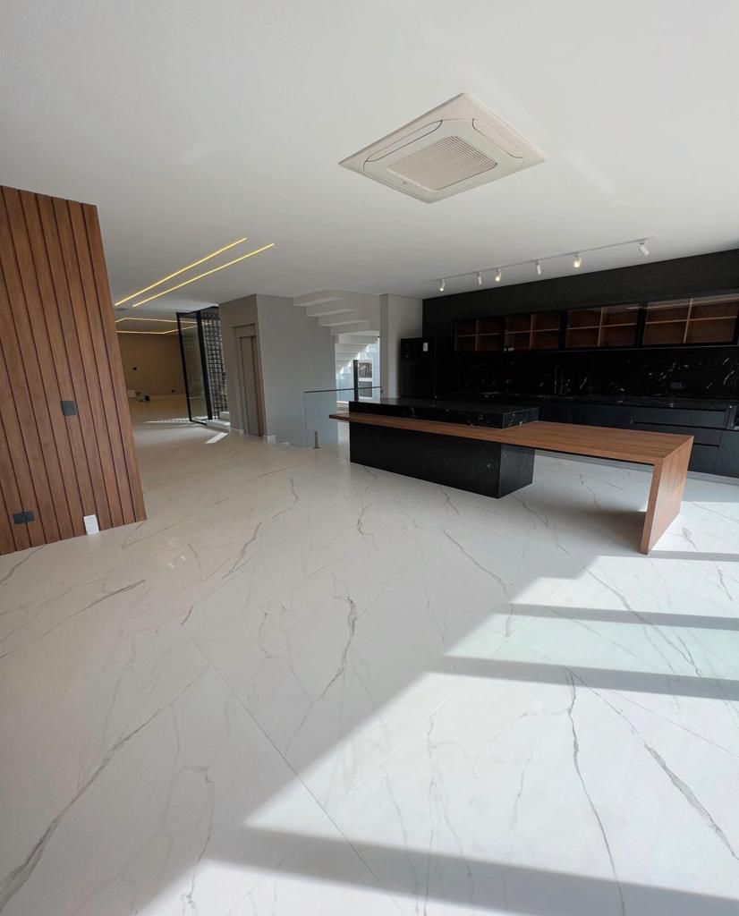 Casa em Condomínio de Alphaville com 720m²
