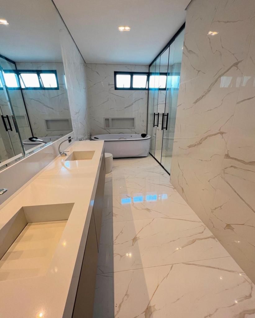 Casa em Condomínio de Alphaville com 720m²