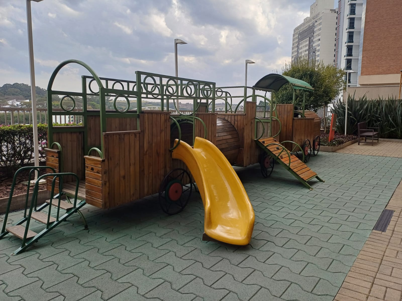 Apto 80m² no RESORT BETHAVILLE