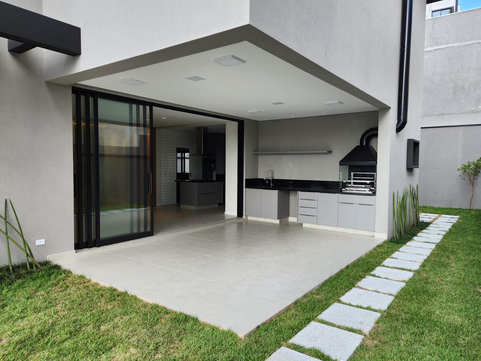 Casa nova no Burle Marx 364m²