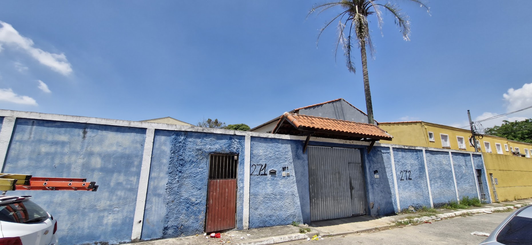 Alugo sobrado 2 dormitórios 1 vaga.