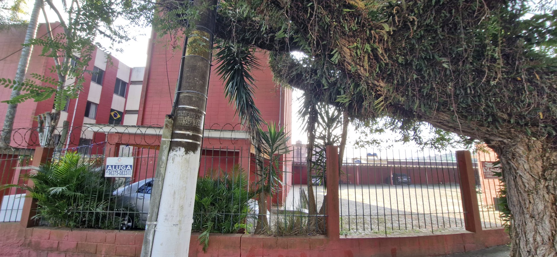 Alugo Apartamento no Parque das Árvores.