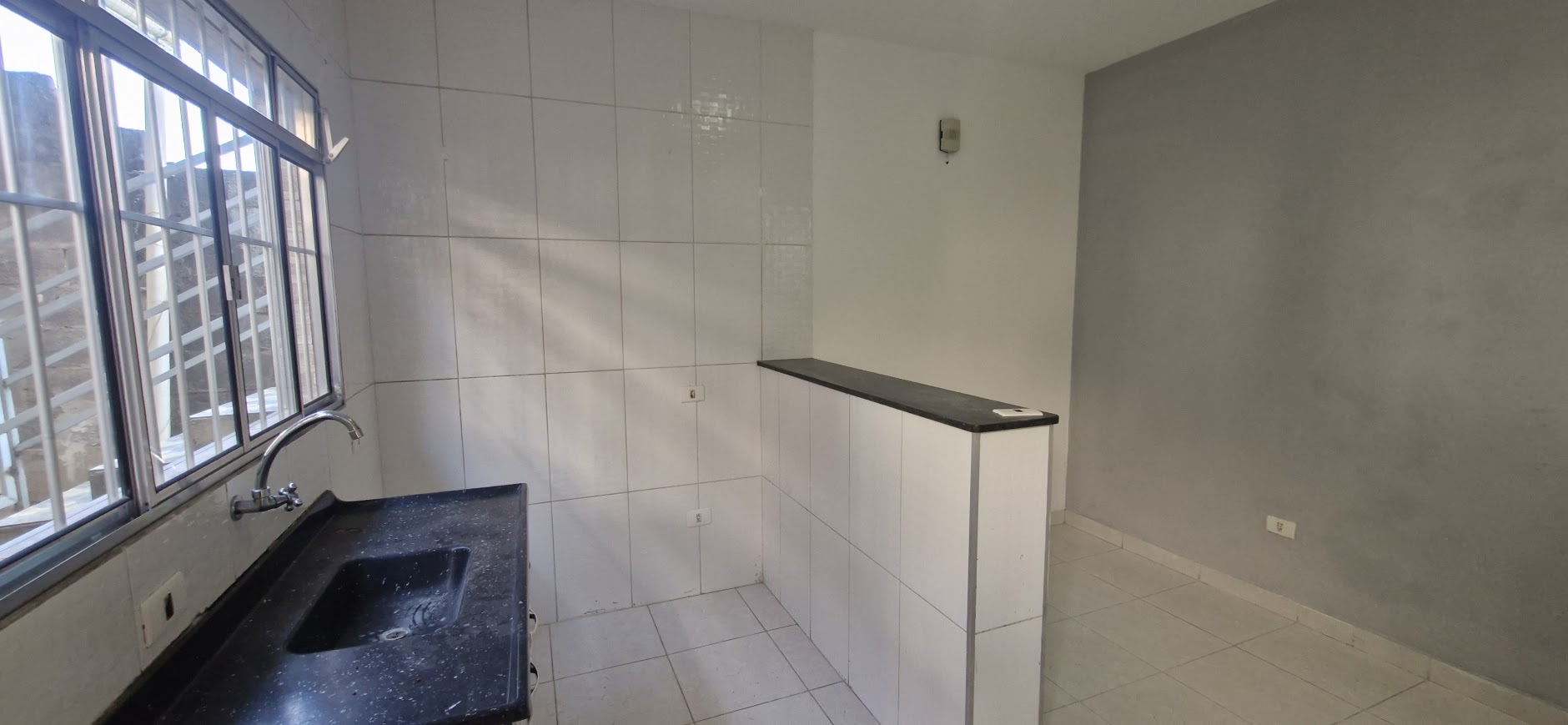 Alugo casa de 2 cômodos no Jardim das Imbuias
