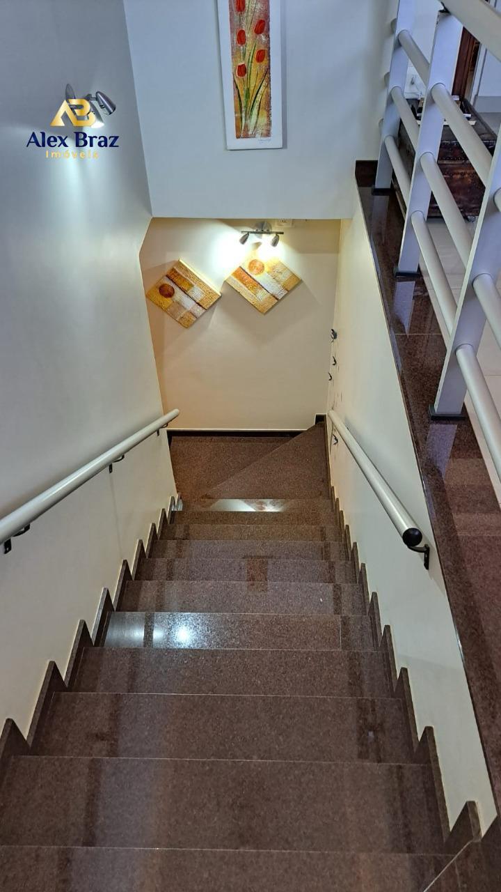 Magnífica casa de alto padrão, localizada na quadra 01 do PARKWAY