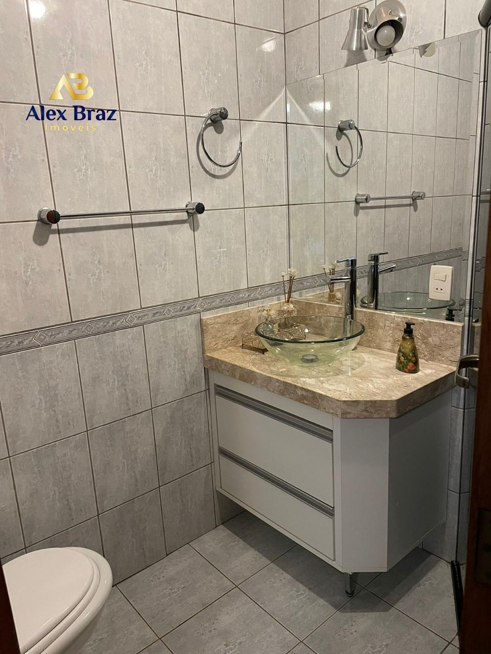 Magnífica casa de alto padrão, localizada na quadra 01 do PARKWAY