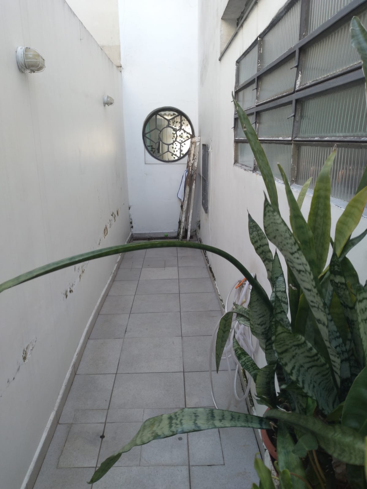 EXCELENTE SOBRADO * 3 DORM * PORTÃO AUTOMATICO * ABAIXO DA AVALIAÇÃO
