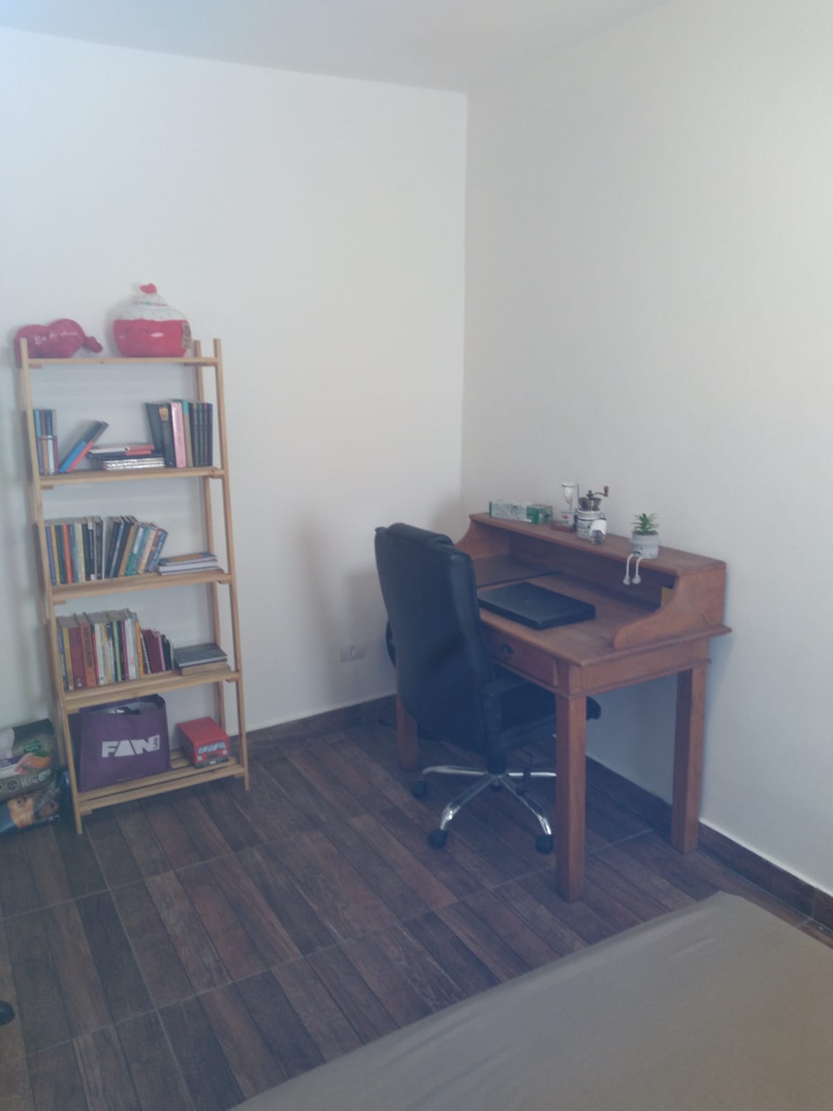 EXCELENTE SOBRADO * 3 DORM * PORTÃO AUTOMATICO * ABAIXO DA AVALIAÇÃO