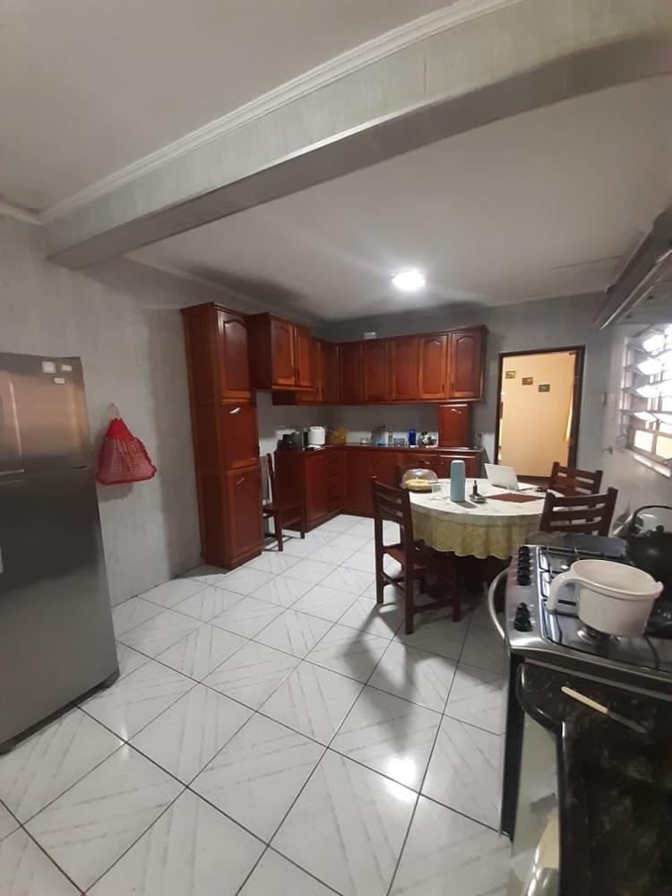 Casa à venda com 3 quartos, 250m² - Foto 13