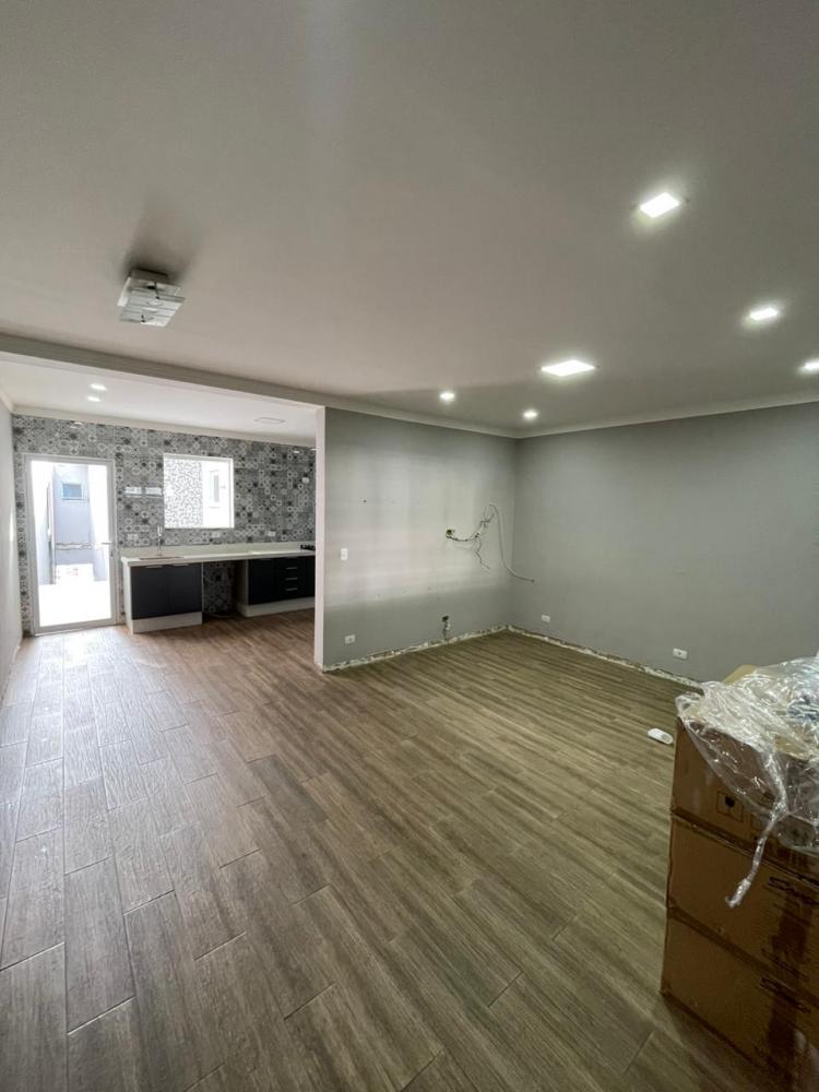 Casa à venda com 3 quartos, 250m² - Foto 1