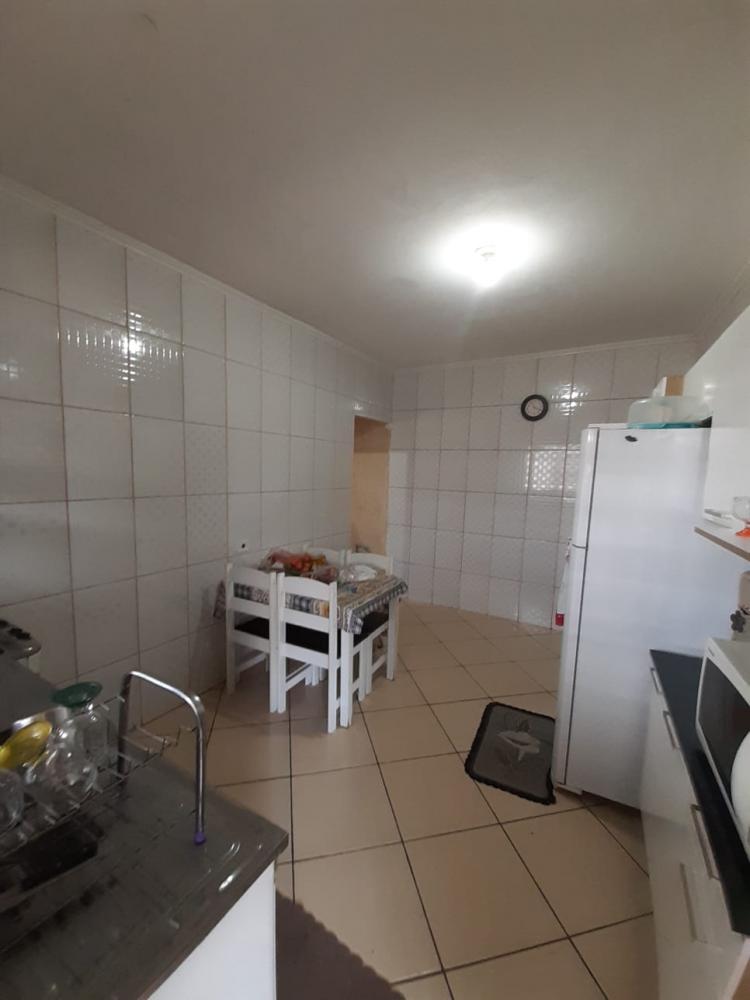 Casa à venda com 5 quartos, 220m² - Foto 18