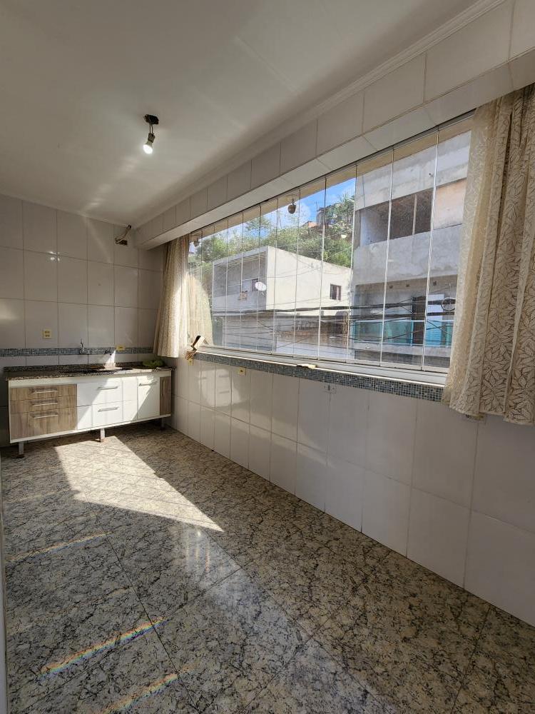 Casa à venda com 4 quartos, 209m² - Foto 2