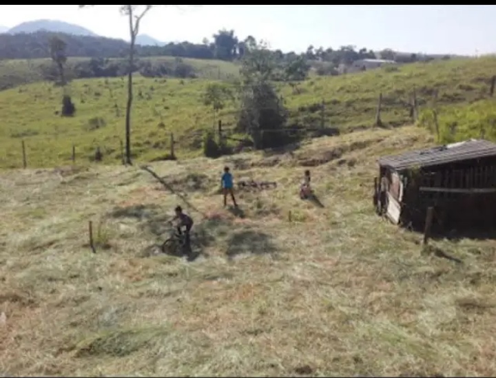Haras e Área Rural Padrão à venda com 2 quartos, 930m² - Foto 4