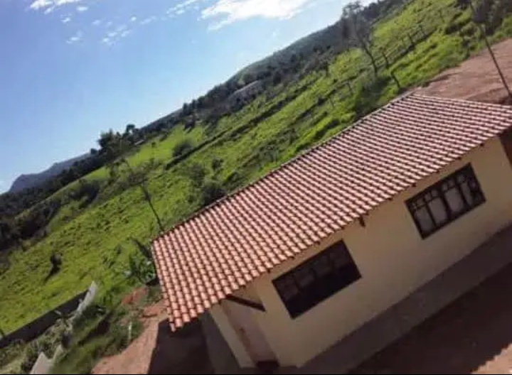 Haras e Área Rural Padrão à venda com 2 quartos, 930m² - Foto 1