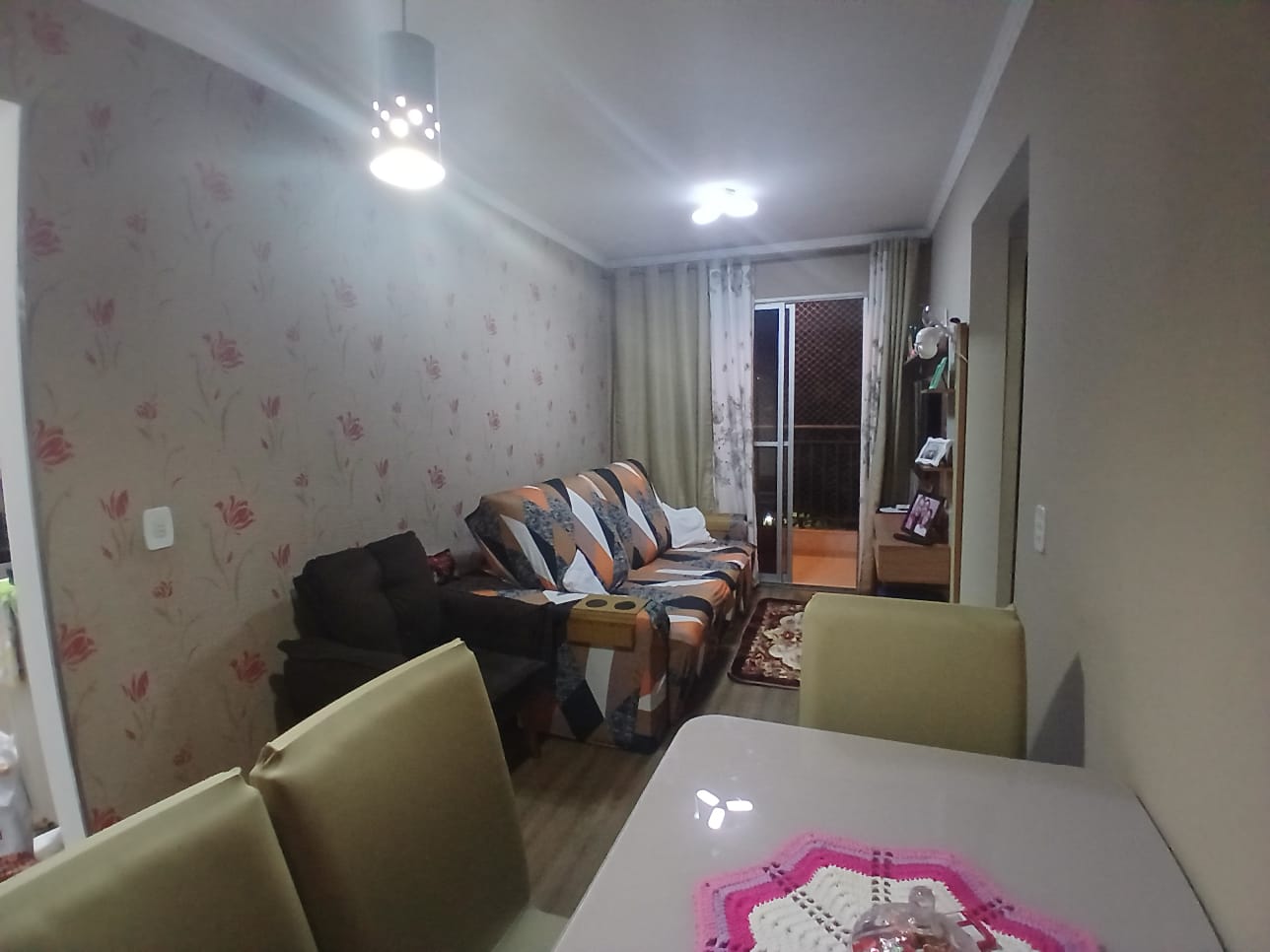 Apartamento reformado(52m²), 02 dormitórios, 01 vaga