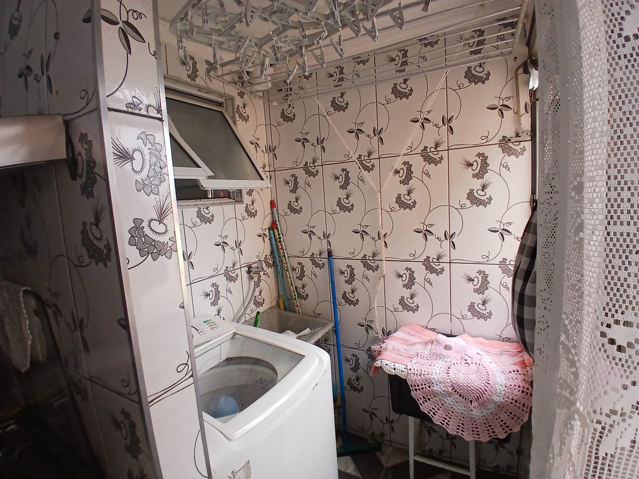 Apartamento reformado(52m²), 02 dormitórios, 01 vaga