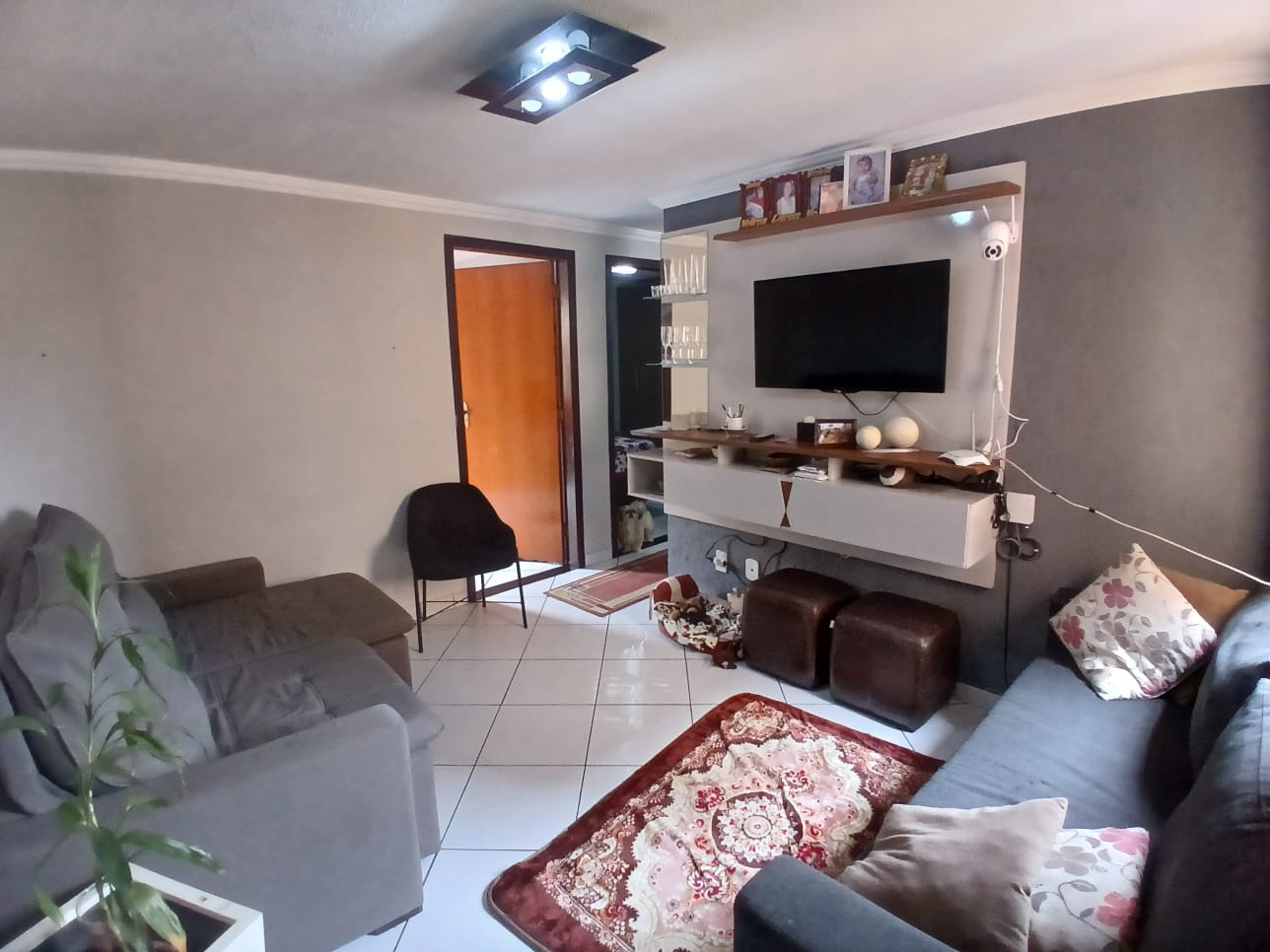 Apartamento reformado(52m²), 02 dormitórios, 01 vaga
