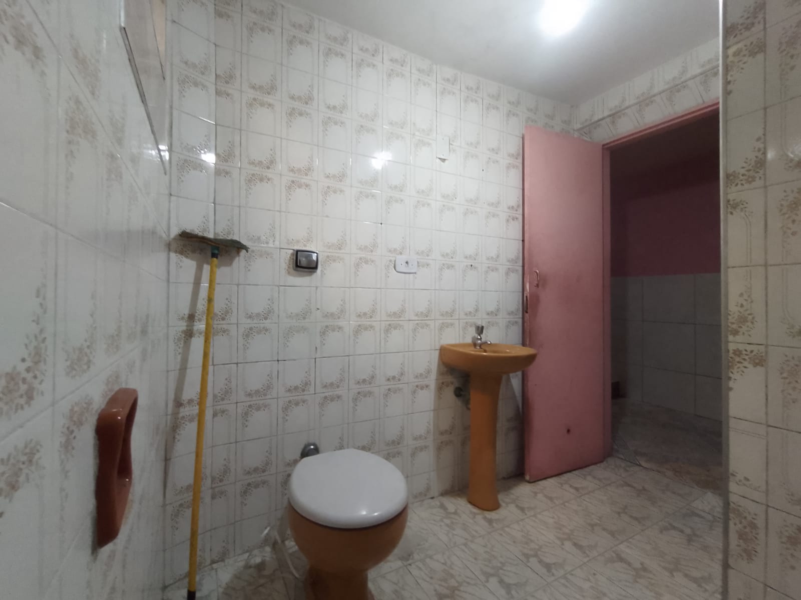 Casa para renda com salão comercial(125m²) 02 casas, 01 vaga/R$400mil/Munhoz Jr/Osasco