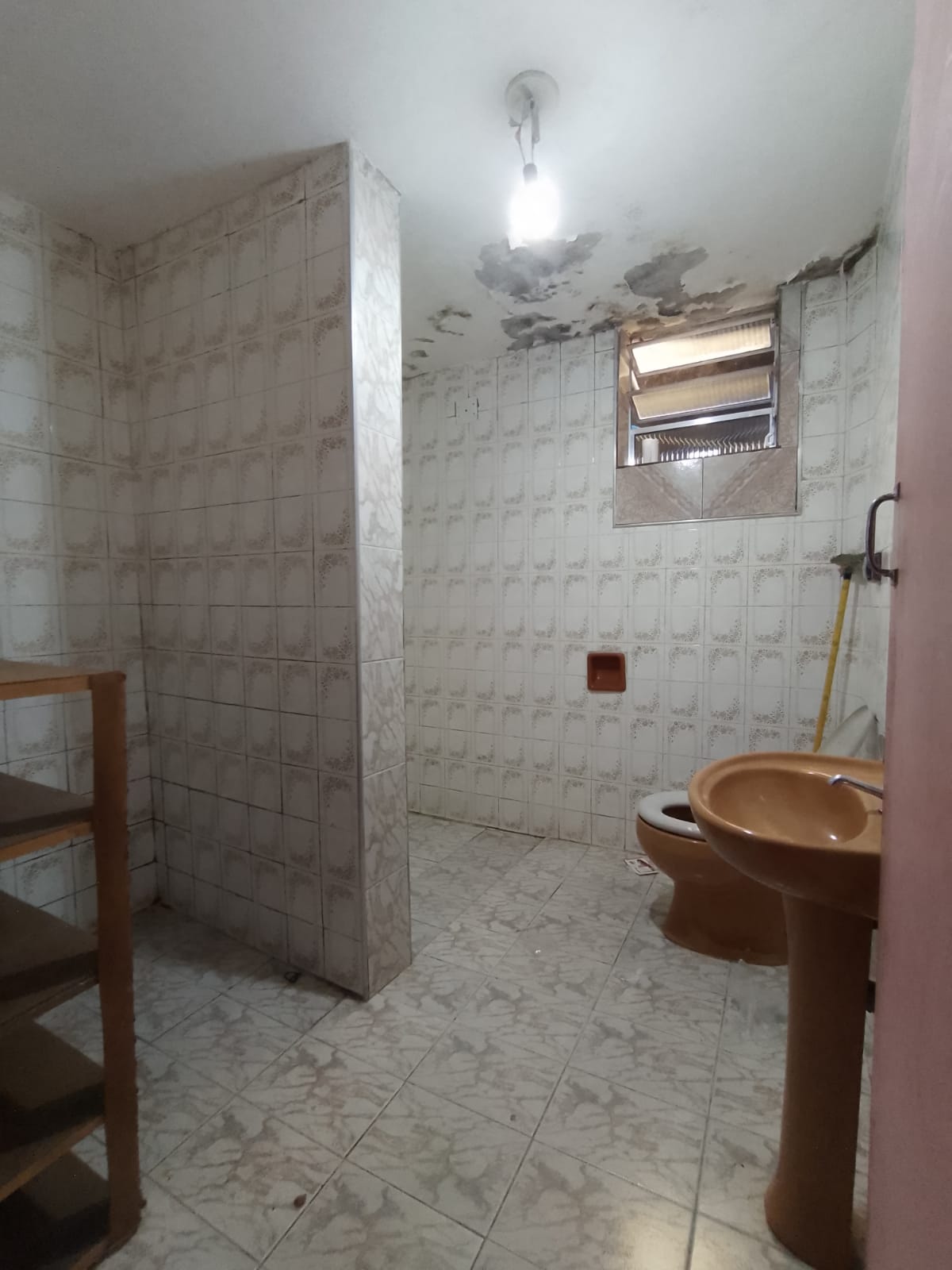 Casa para renda com salão comercial(125m²) 02 casas, 01 vaga/R$400mil/Munhoz Jr/Osasco