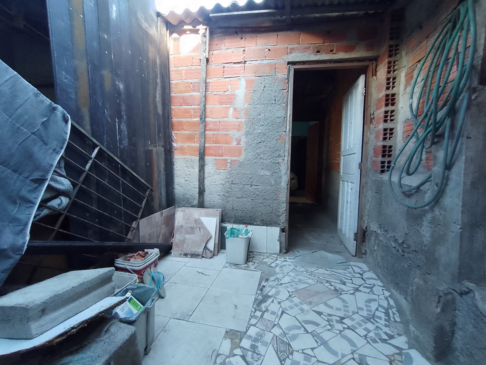 Casa para renda com salão comercial(125m²) 02 casas, 01 vaga/R$400mil/Munhoz Jr/Osasco