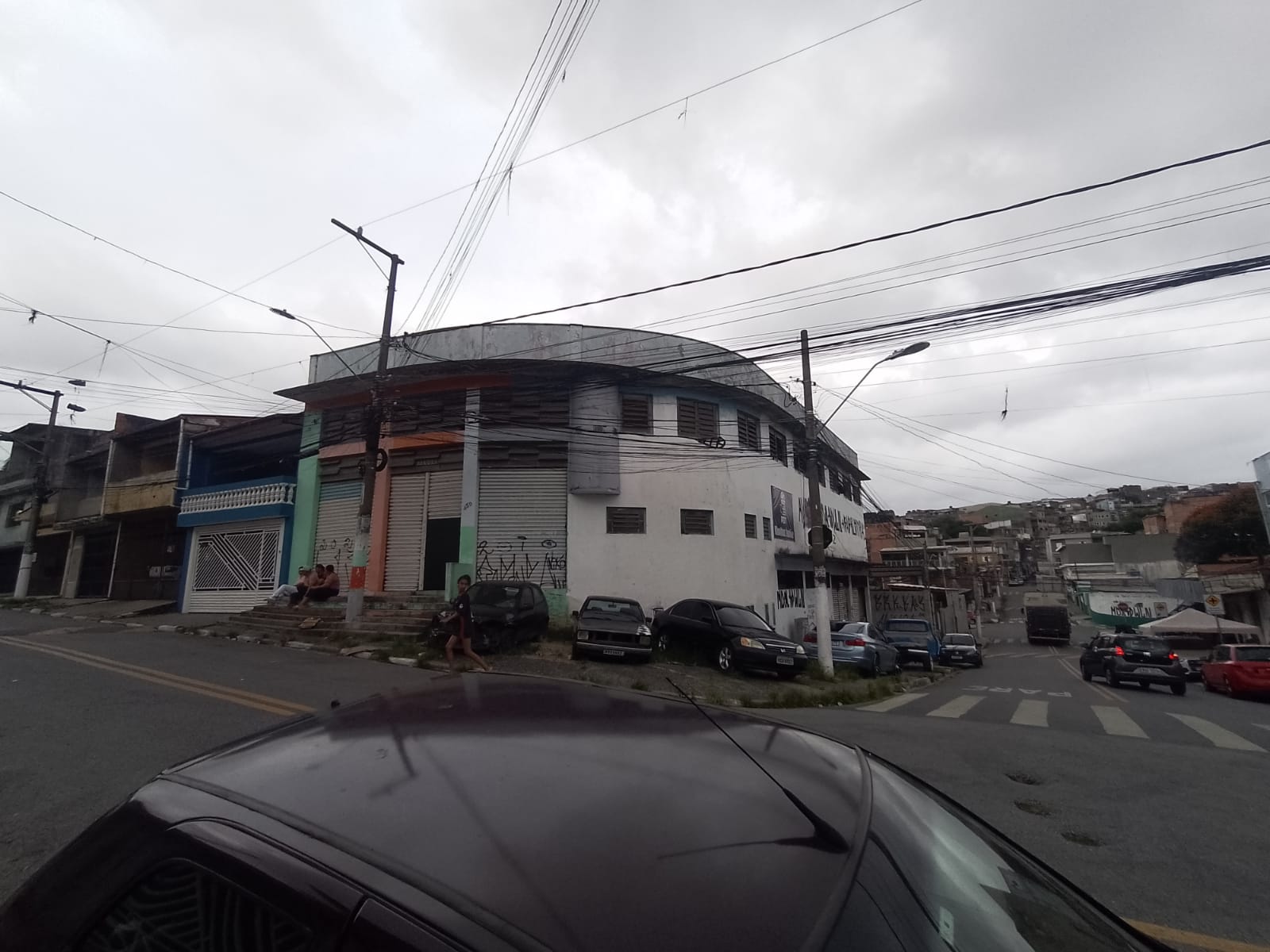 Galpão comercial(400m²)04 banheiros, 07 vagas 