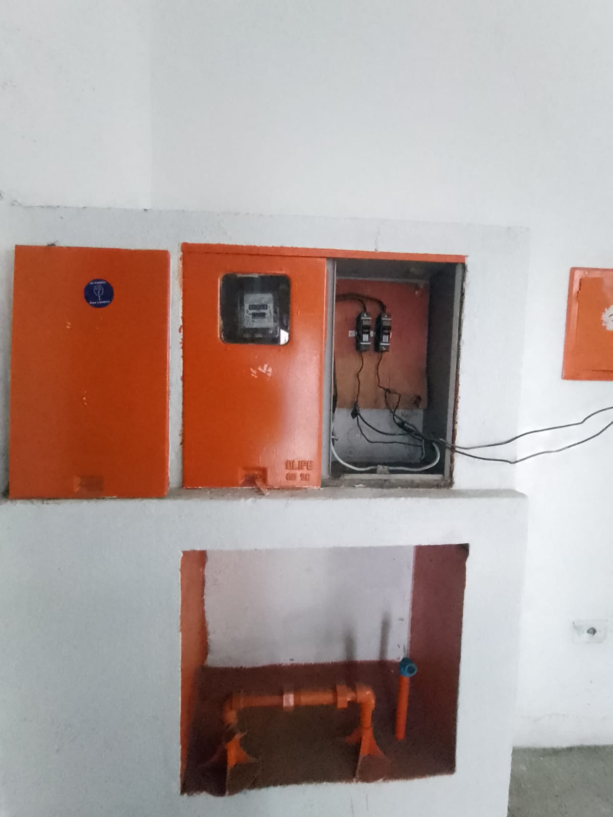 Galpão comercial(400m²)04 banheiros, 07 vagas 