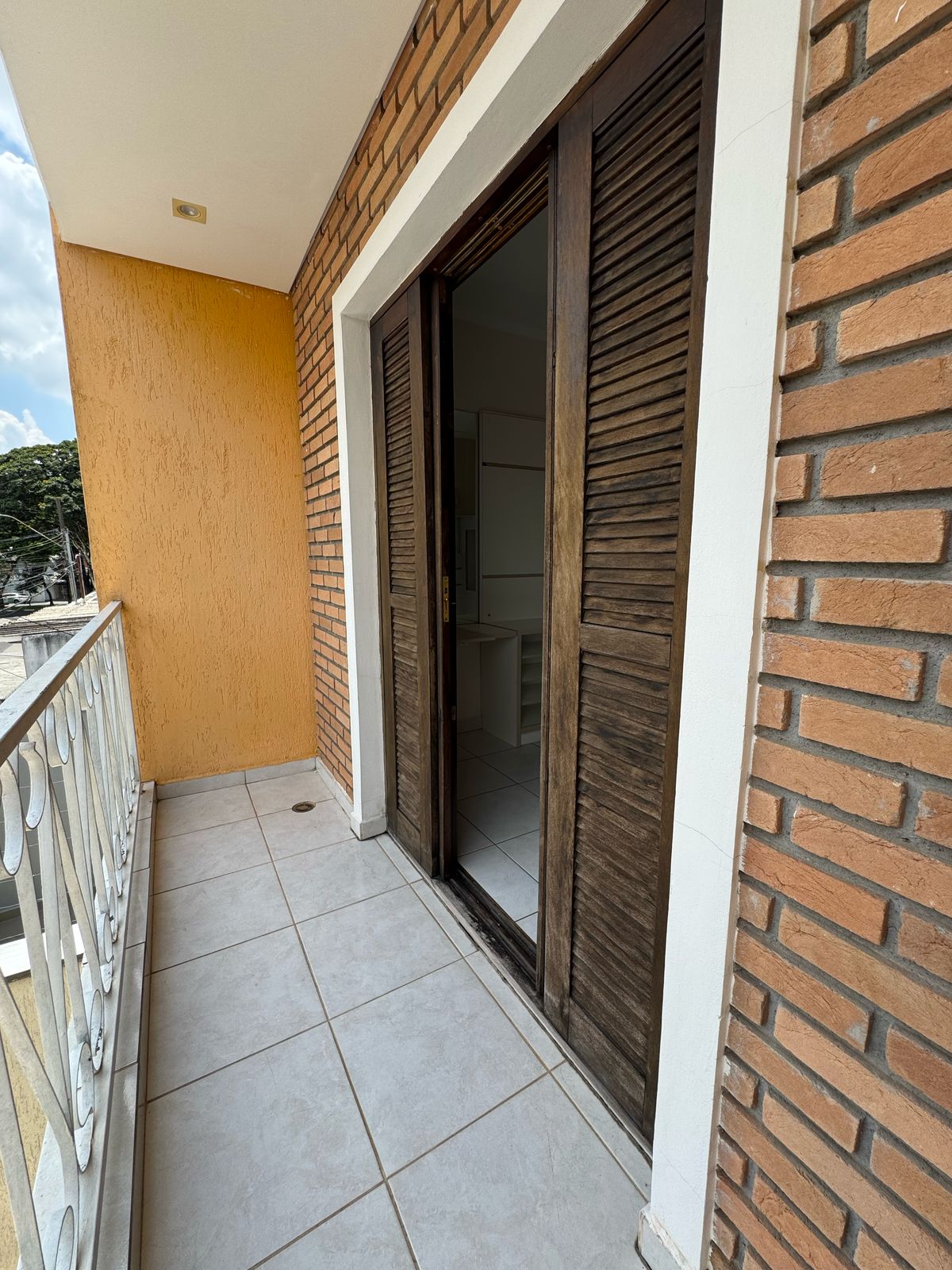 Sobrado(125m2)- 4 quartos(1 suíte) 