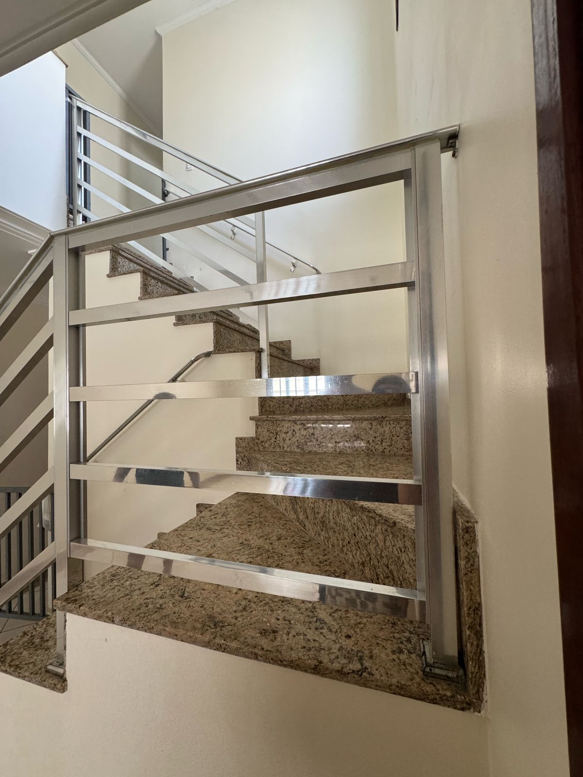 Sobrado(125m2)- 4 quartos(1 suíte) 