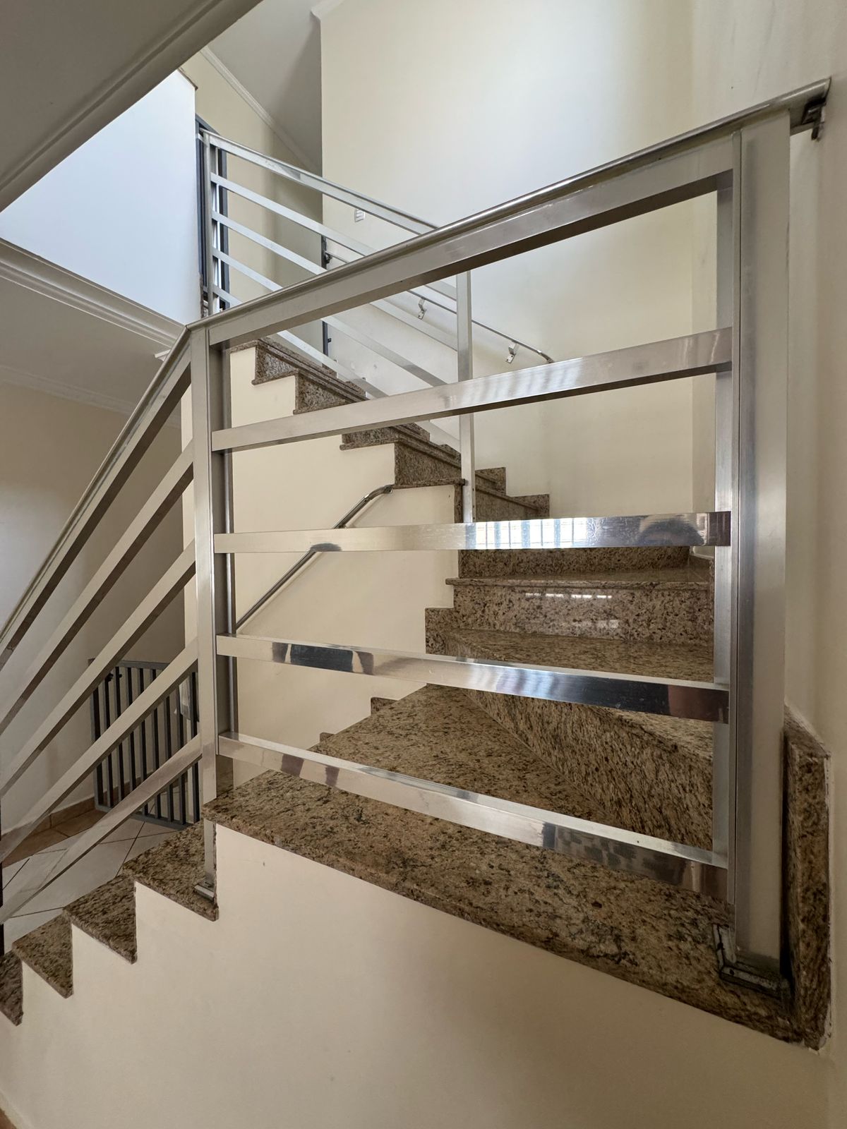Sobrado(125m2)- 4 quartos(1 suíte) 