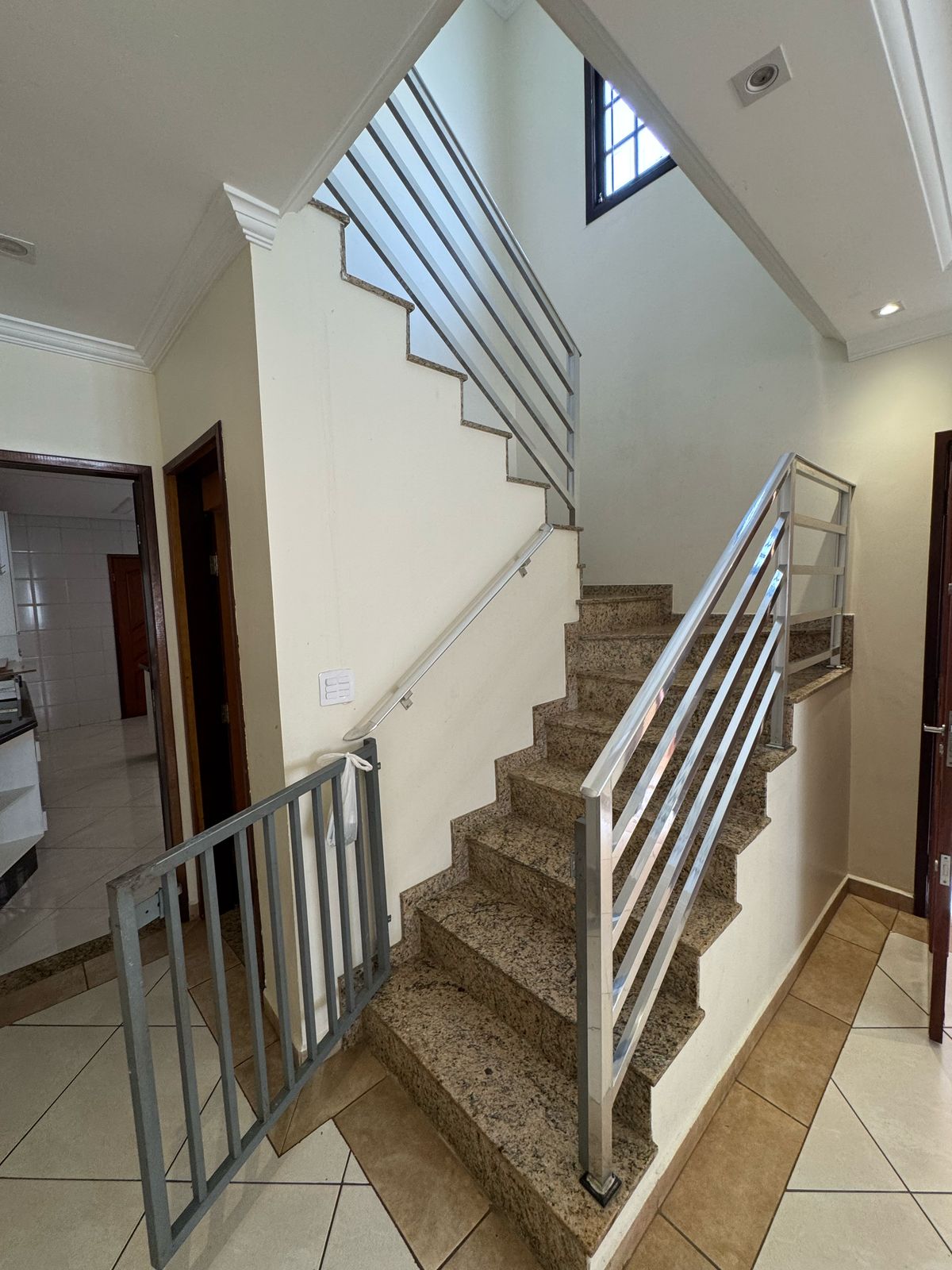 Sobrado(125m2)- 4 quartos(1 suíte) 