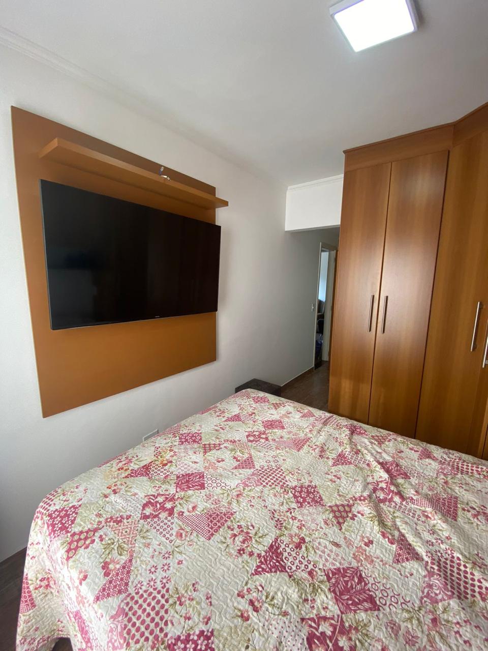 Apto reformado(62m²)02 Dorms, sendo 01 suíte, 02 vagas