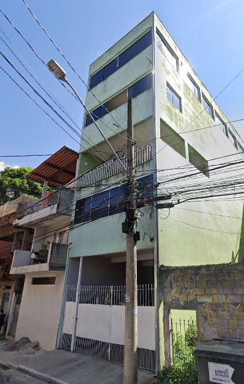 Casa com salão(151m²)03 Dormitórios,01 suite, 06 vagas