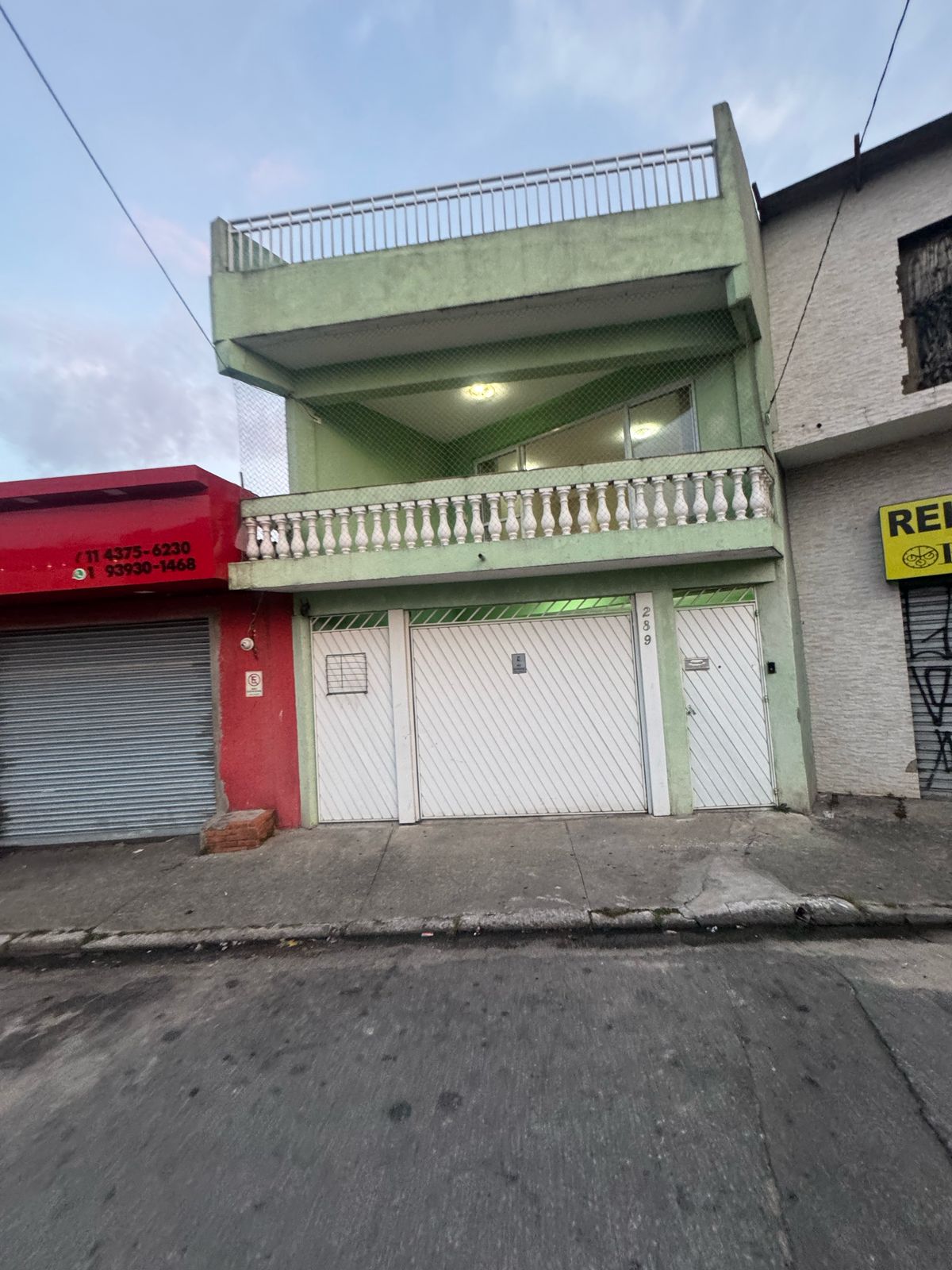 Casa com salão(151m²)03 Dormitórios,01 suite, 06 vagas