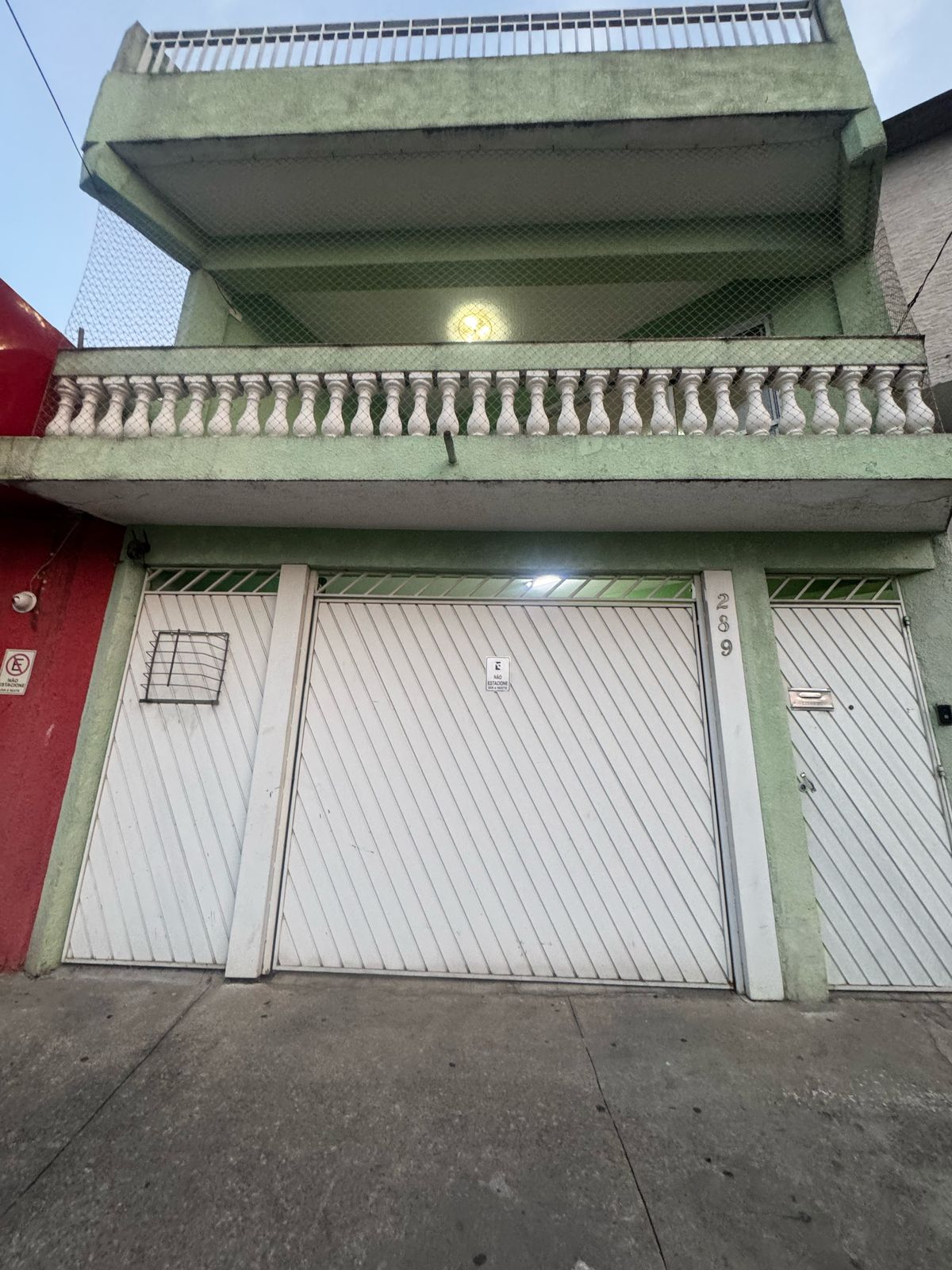 Casa com salão(151m²)03 Dormitórios,01 suite, 06 vagas