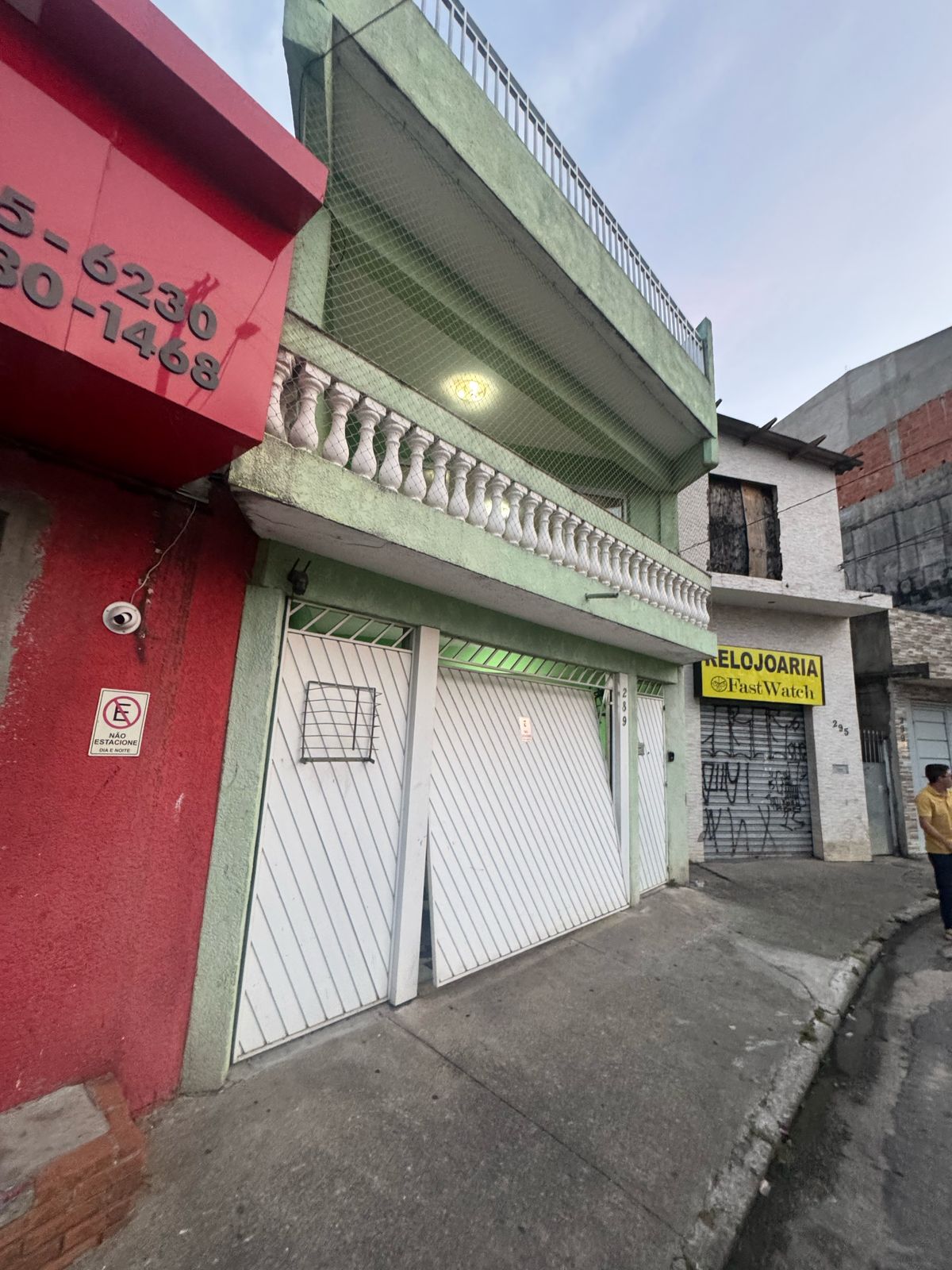 Casa com salão(151m²)03 Dormitórios,01 suite, 06 vagas