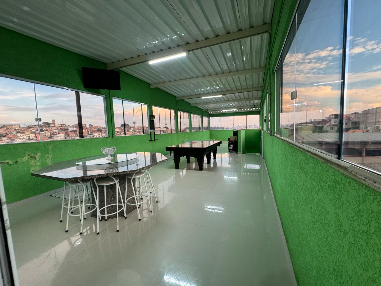 Casa com salão(151m²)03 Dormitórios,01 suite, 06 vagas