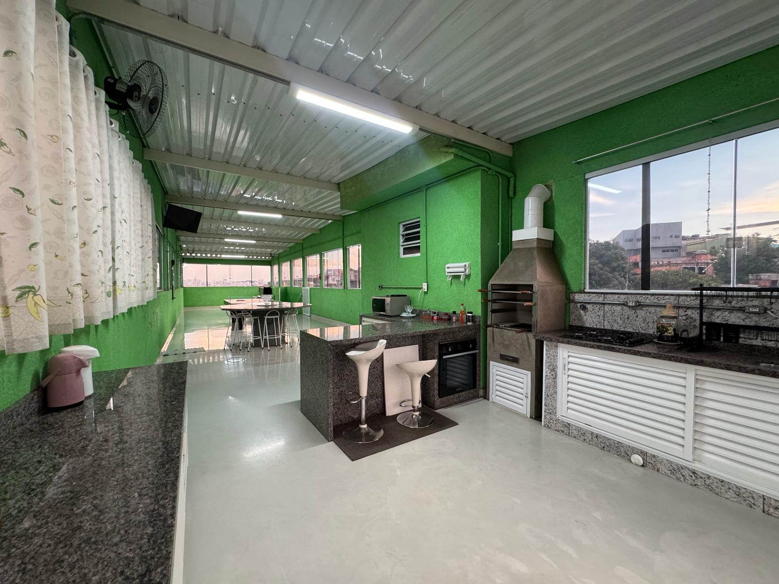 Casa com salão(151m²)03 Dormitórios,01 suite, 06 vagas