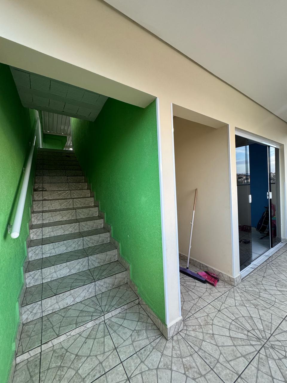 Casa com salão(151m²)03 Dormitórios,01 suite, 06 vagas