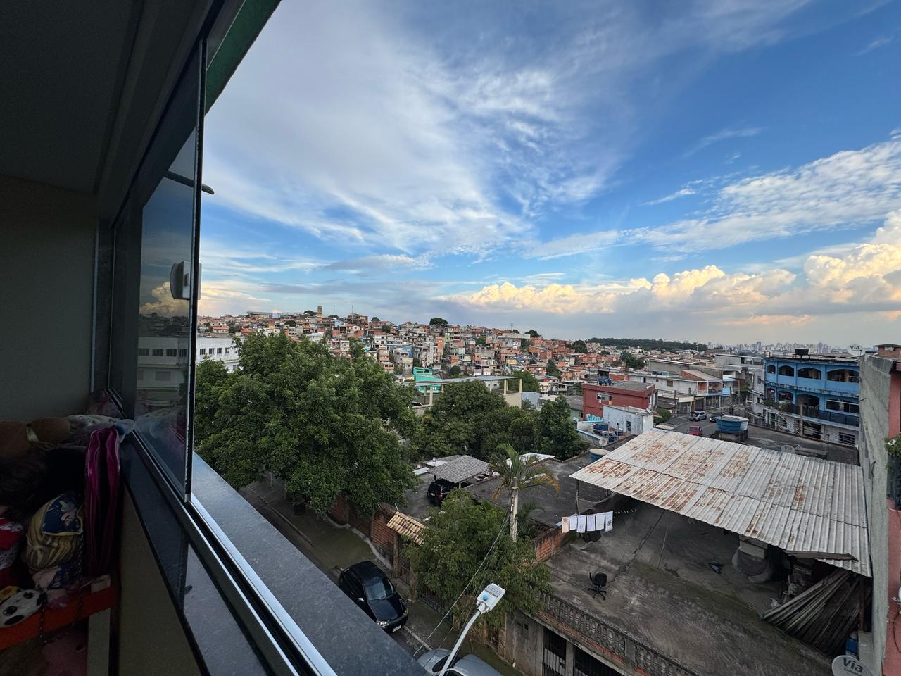 Casa com salão(151m²)03 Dormitórios,01 suite, 06 vagas