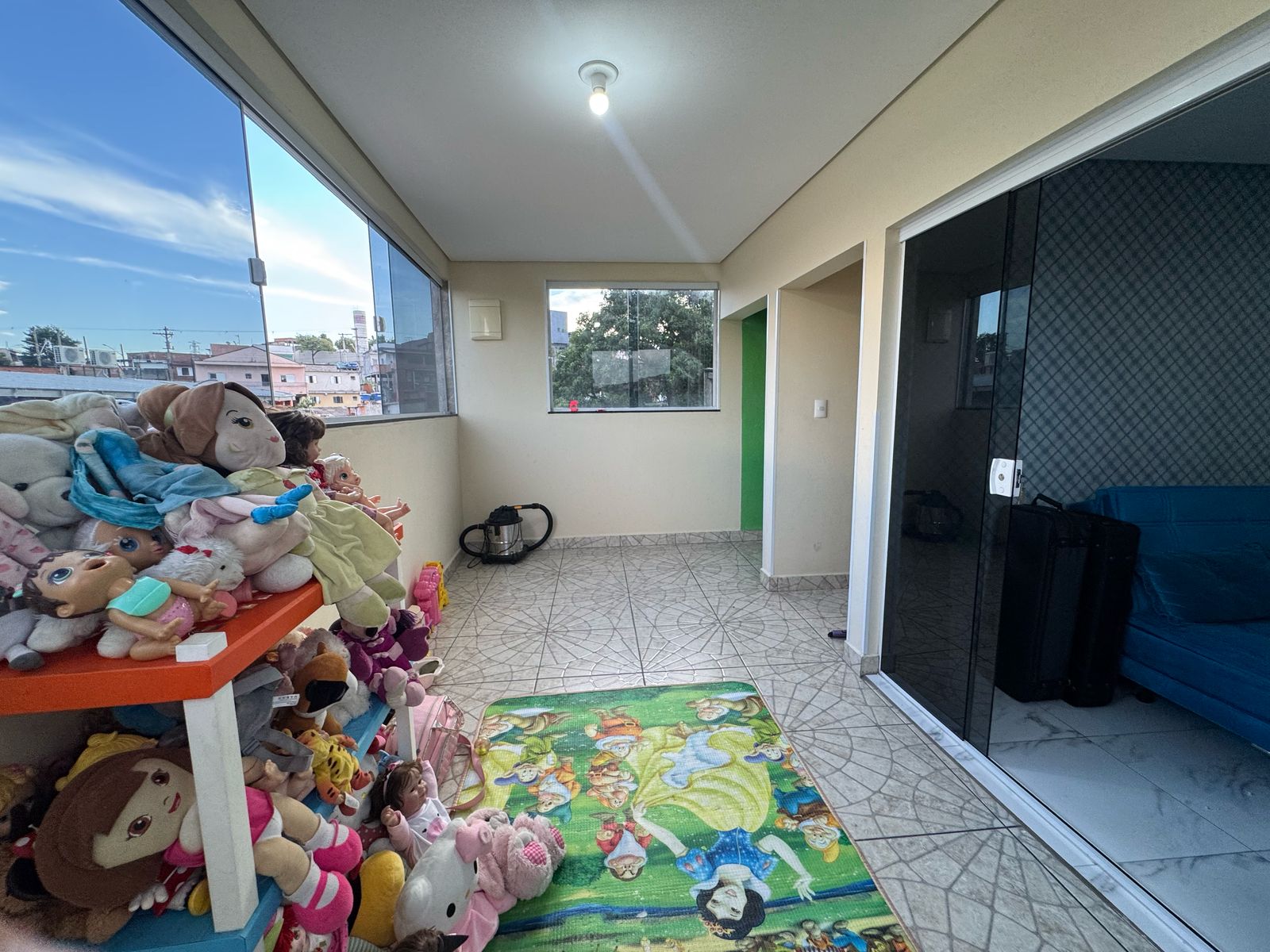 Casa com salão(151m²)03 Dormitórios,01 suite, 06 vagas