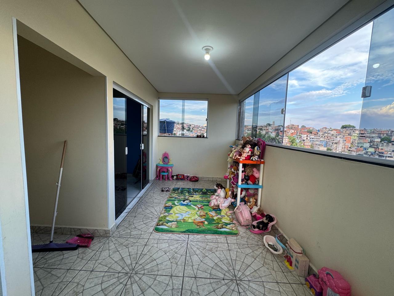 Casa com salão(151m²)03 Dormitórios,01 suite, 06 vagas