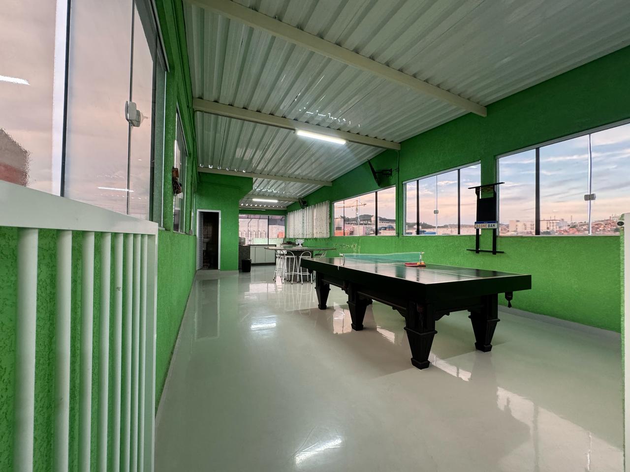 Casa com salão(151m²)03 Dormitórios,01 suite, 06 vagas