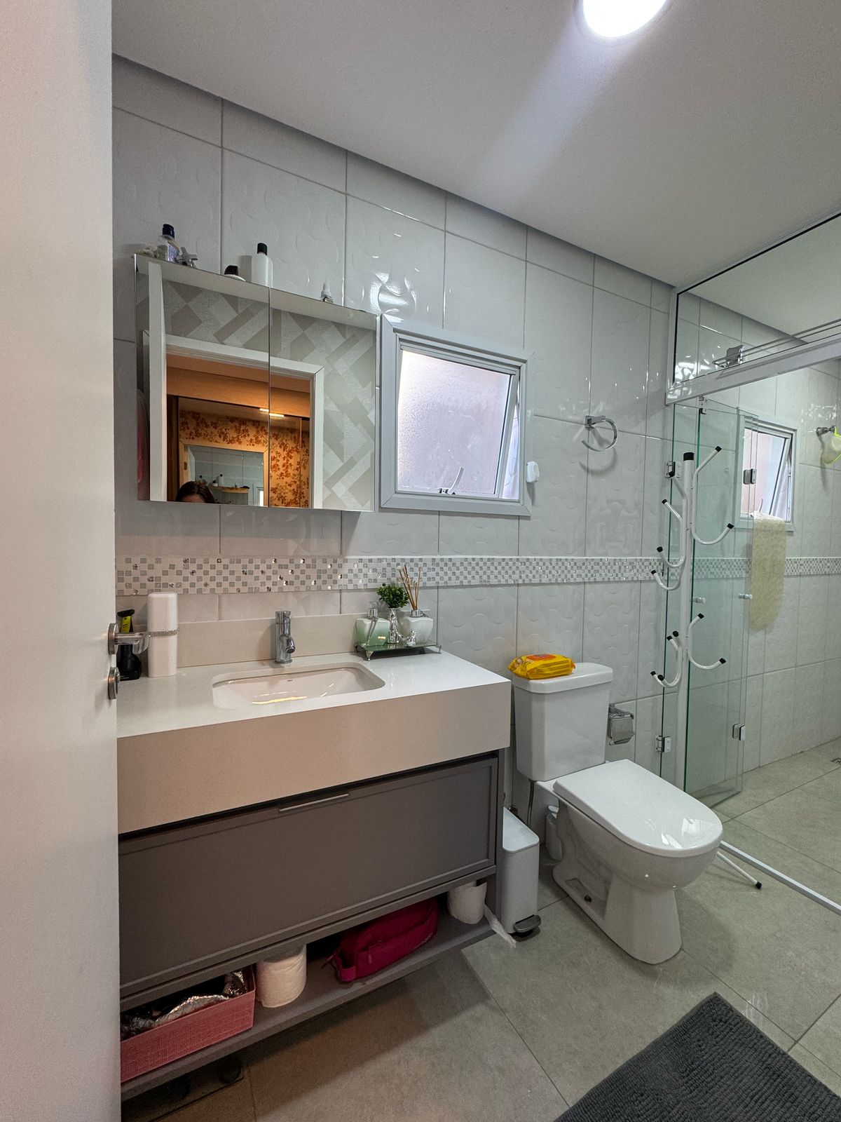 Casa com salão(151m²)03 Dormitórios,01 suite, 06 vagas