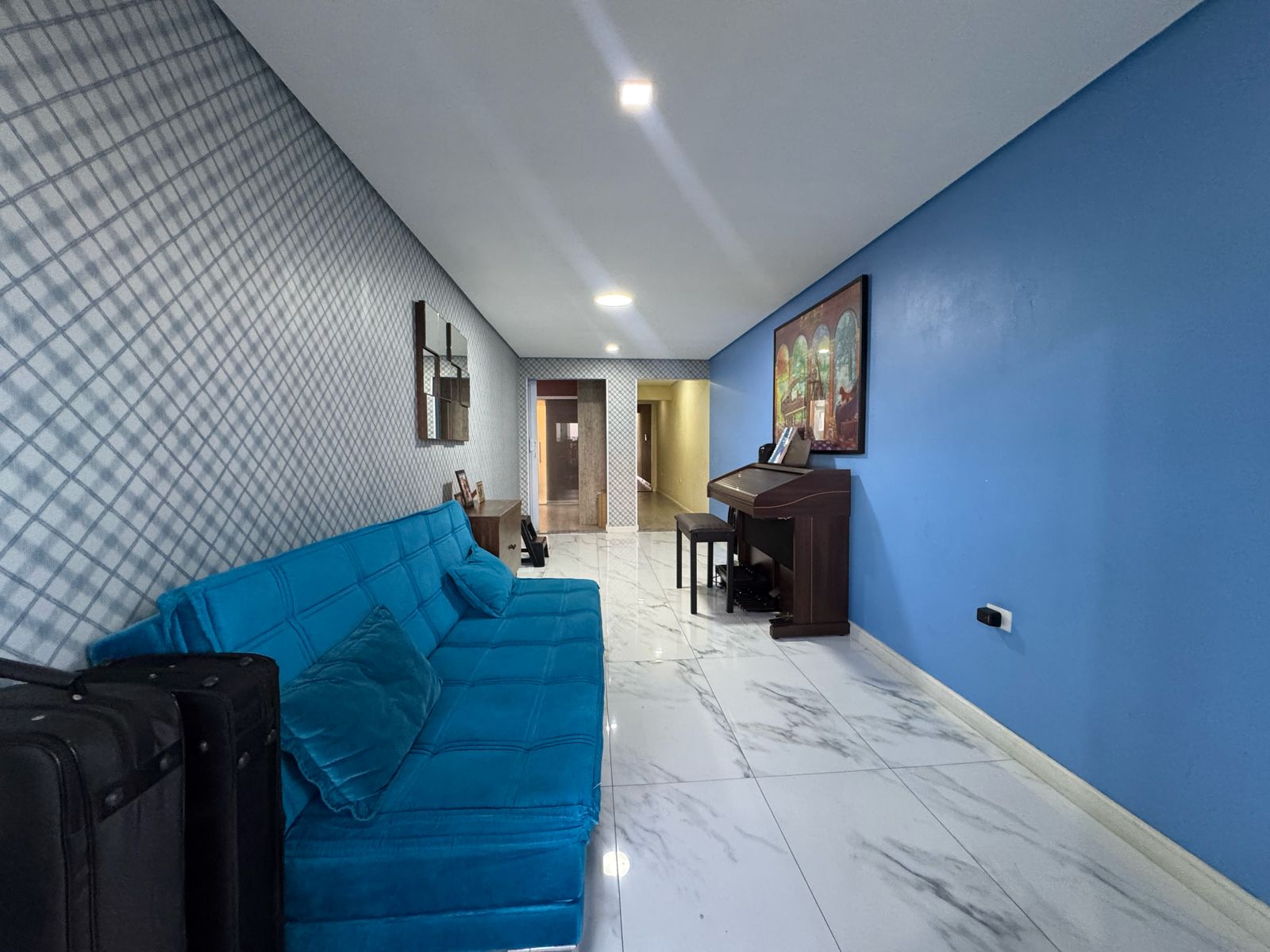 Casa com salão(151m²)03 Dormitórios,01 suite, 06 vagas