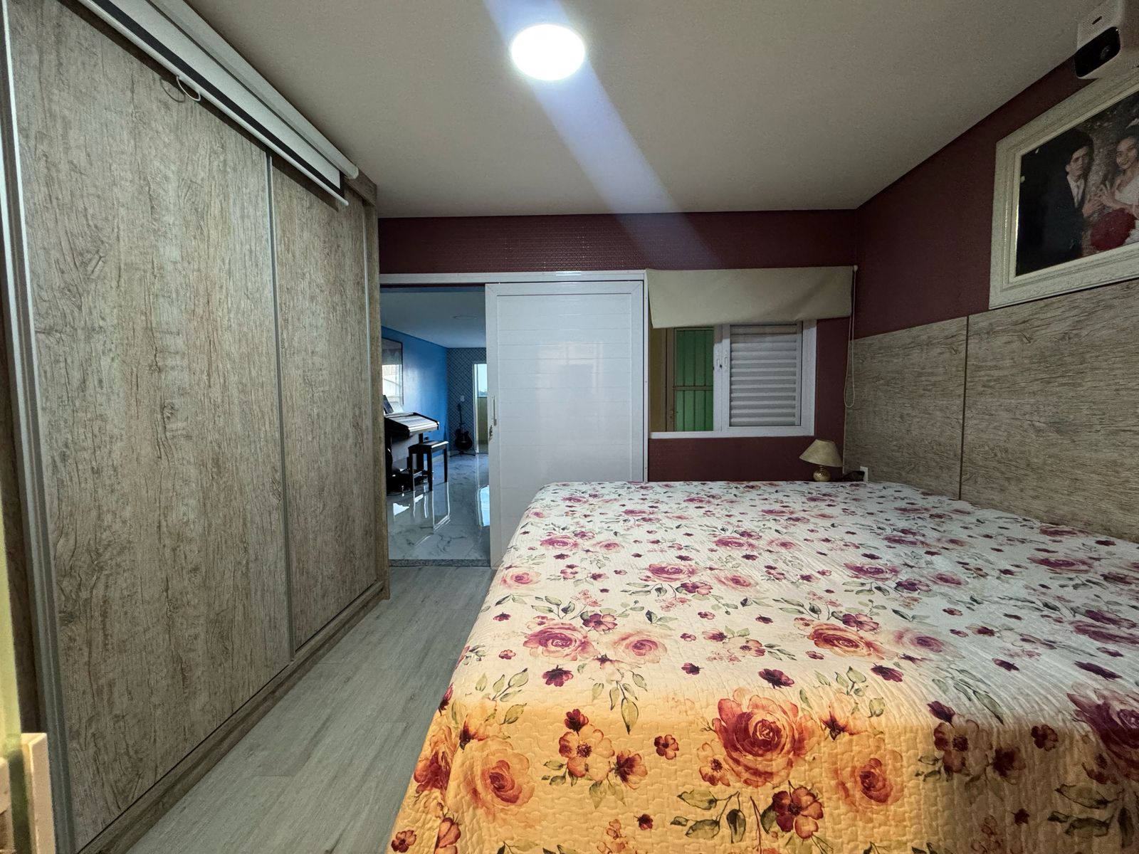 Casa com salão(151m²)03 Dormitórios,01 suite, 06 vagas